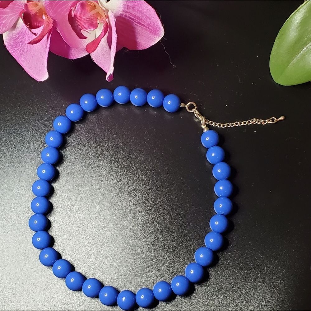 Faint blue blossom beaded round necklace